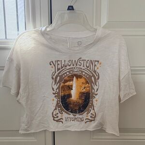 Social culture Yellowstone Wyoming Graphic Crop Top - White
